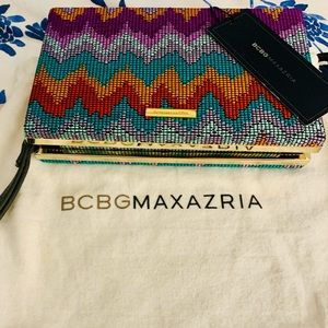 BCBGMAXAZRIA Corina Zip Around Hard Case